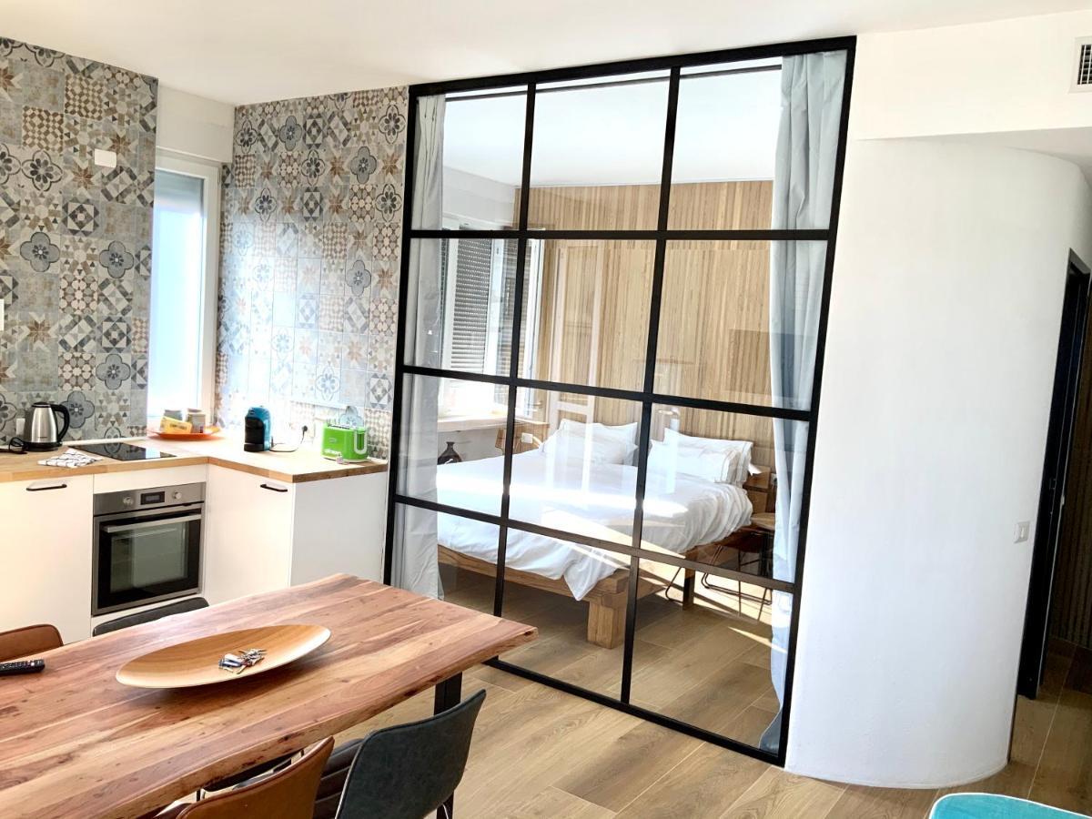 Luxury Flat By Station / Unique View Apartamento